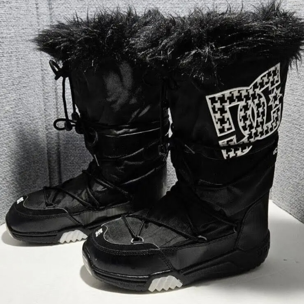 DC Black & White Waterproof Faux Fur Cold Weather Winter Snow Boot Sz Women US 6